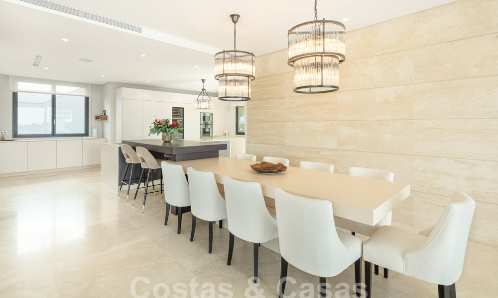 Moderne villa te koop met panoramisch zeezicht in Marbella - Benahavis 58762