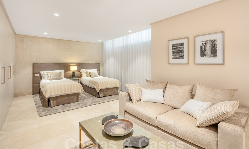 Moderne villa te koop met panoramisch zeezicht in Marbella - Benahavis 58770