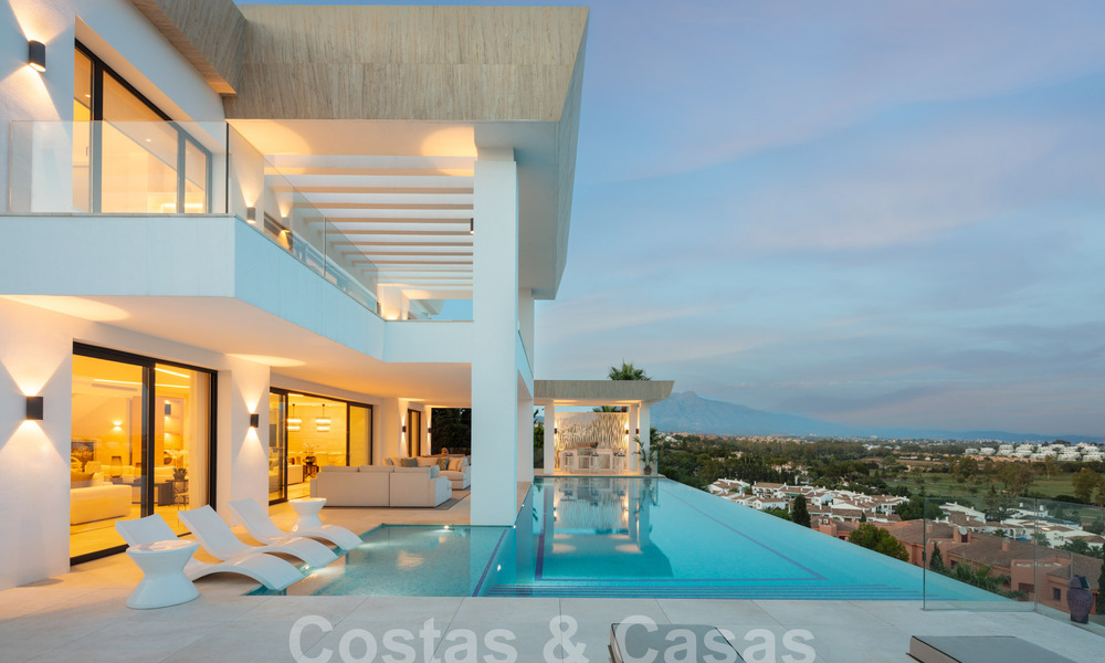 Moderne villa te koop met panoramisch zeezicht in Marbella - Benahavis 58780
