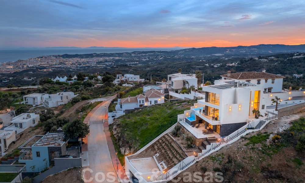 Architecturale, moderne luxevilla te koop in Mijas, Costa del Sol 41931