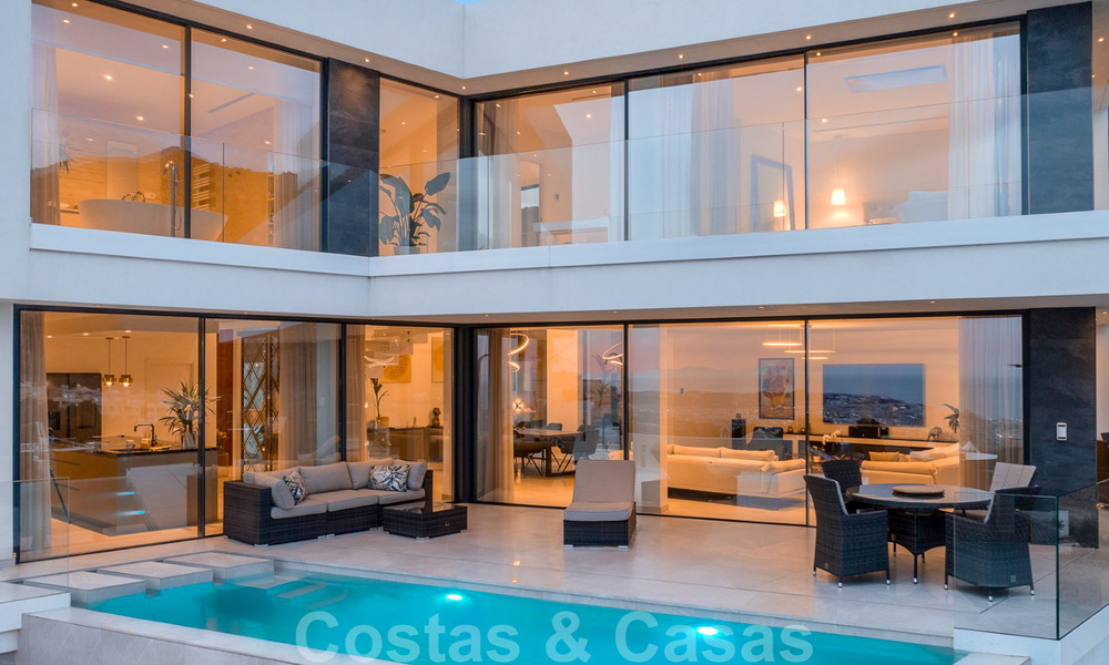 Architecturale, moderne luxevilla te koop in Mijas, Costa del Sol 41933