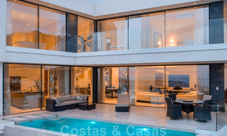 Architecturale, moderne luxevilla te koop in Mijas, Costa del Sol 41933 