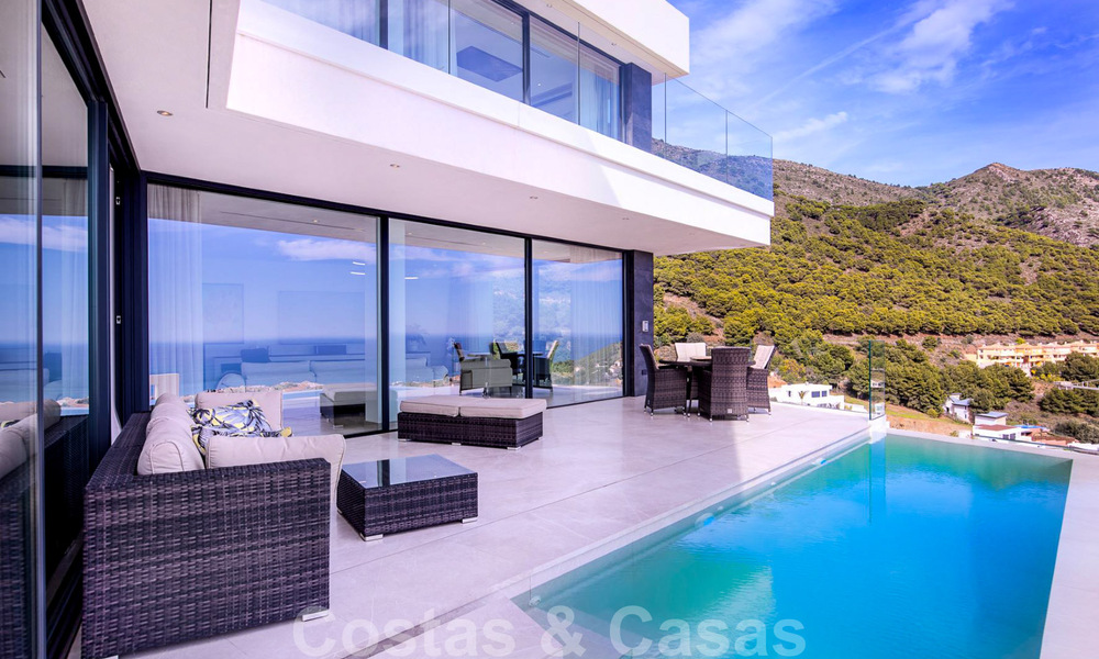 Architecturale, moderne luxevilla te koop in Mijas, Costa del Sol 41943