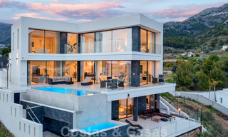 Architecturale, moderne luxevilla te koop in Mijas, Costa del Sol 41951 