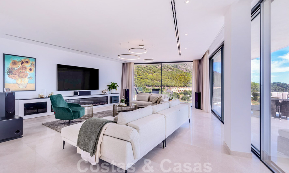 Architecturale, moderne luxevilla te koop in Mijas, Costa del Sol 41952