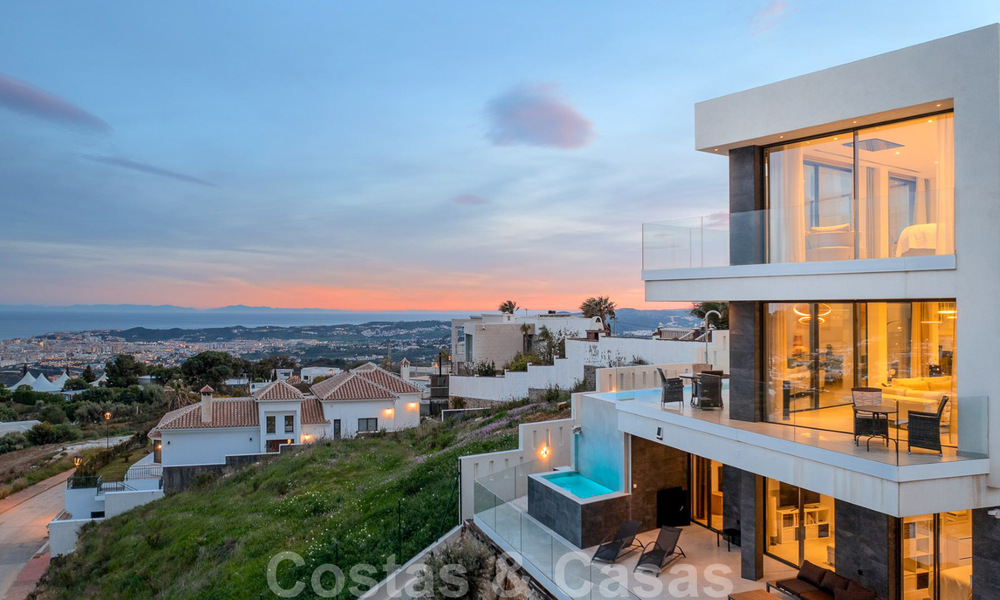 Architecturale, moderne luxevilla te koop in Mijas, Costa del Sol 41955