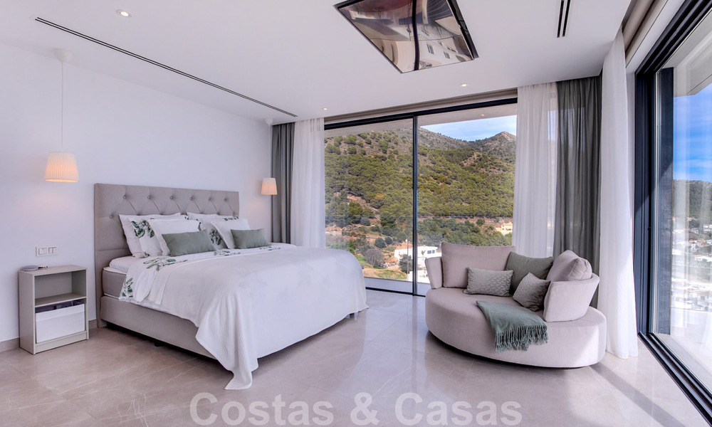 Architecturale, moderne luxevilla te koop in Mijas, Costa del Sol 41958