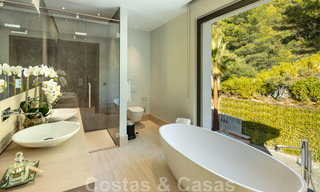 Nieuw op de markt! Eigentijdse, moderne luxevilla te koop in resort stijl met panoramisch zeezicht in Cascada de Camojan in Marbella 42086 