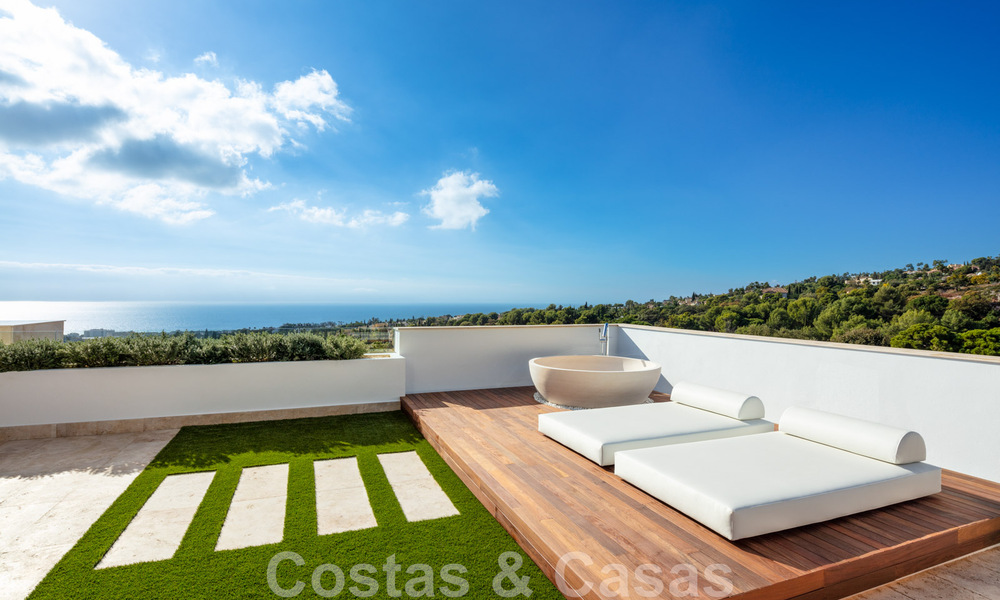 Eigentijdse, moderne luxevilla te koop in resort stijl met panoramisch zeezicht in Cascada de Camojan in Marbella 42096