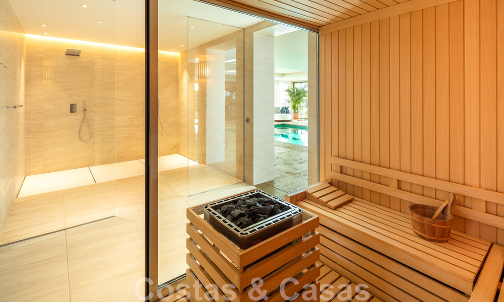 Nieuw op de markt! Eigentijdse, moderne luxevilla te koop in resort stijl met panoramisch zeezicht in Cascada de Camojan in Marbella 42120