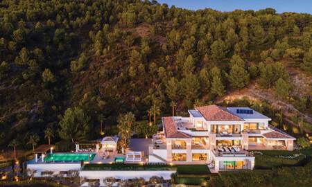 Nieuw op de markt! Eigentijdse, moderne luxevilla te koop in resort stijl met panoramisch zeezicht in Cascada de Camojan in Marbella 42122