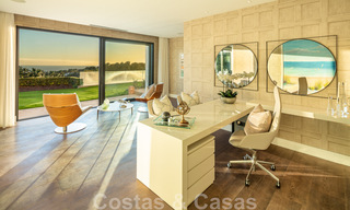 Nieuw op de markt! Eigentijdse, moderne luxevilla te koop in resort stijl met panoramisch zeezicht in Cascada de Camojan in Marbella 42128 