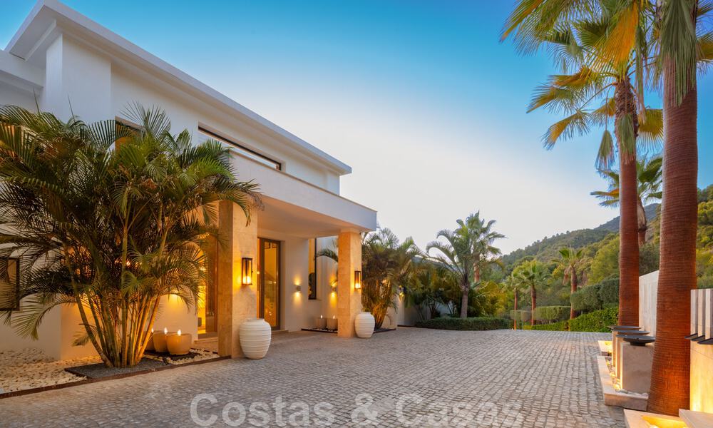 Nieuw op de markt! Eigentijdse, moderne luxevilla te koop in resort stijl met panoramisch zeezicht in Cascada de Camojan in Marbella 42130