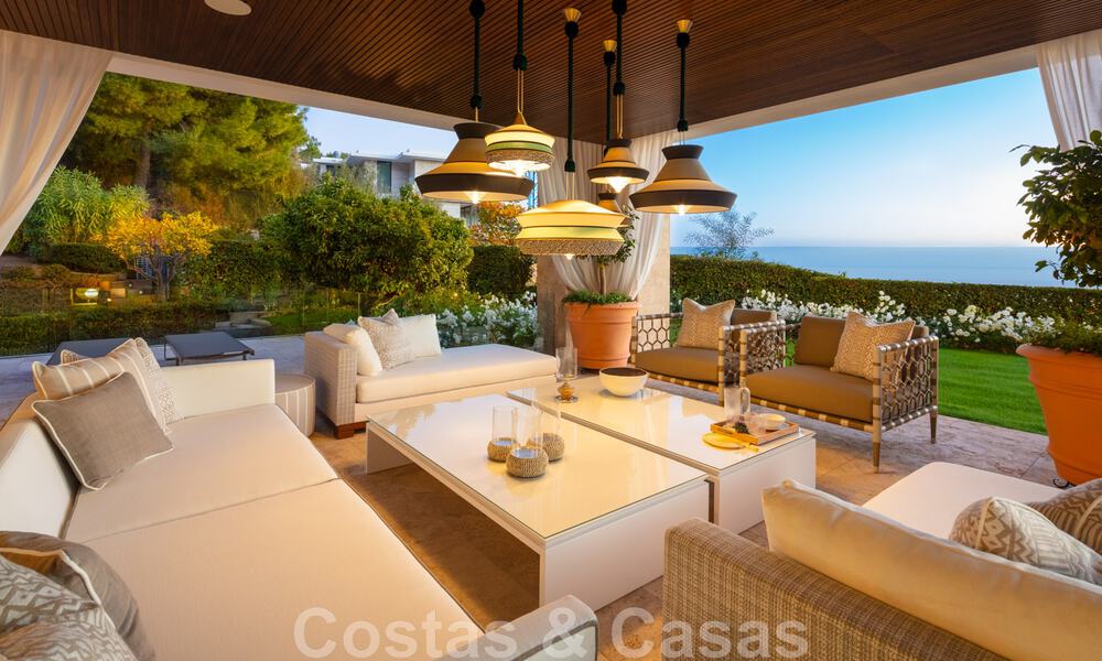 Nieuw op de markt! Eigentijdse, moderne luxevilla te koop in resort stijl met panoramisch zeezicht in Cascada de Camojan in Marbella 42131