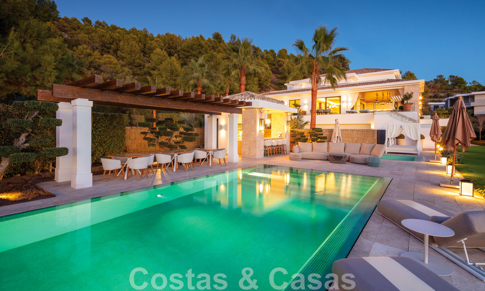Eigentijdse, moderne luxevilla te koop in resort stijl met panoramisch zeezicht in Cascada de Camojan in Marbella 42134