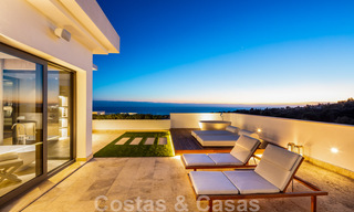 Nieuw op de markt! Eigentijdse, moderne luxevilla te koop in resort stijl met panoramisch zeezicht in Cascada de Camojan in Marbella 42135 