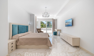 Gerenoveerd appartement te koop, met zeezicht, eerstelijnstrand complex vlak naast de jachthaven van Puerto Banus, Marbella 42239 