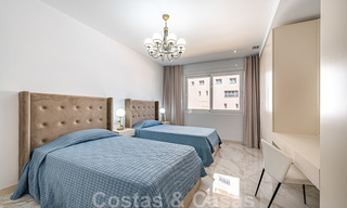 Gerenoveerd appartement te koop, met zeezicht, eerstelijnstrand complex vlak naast de jachthaven van Puerto Banus, Marbella 42242 