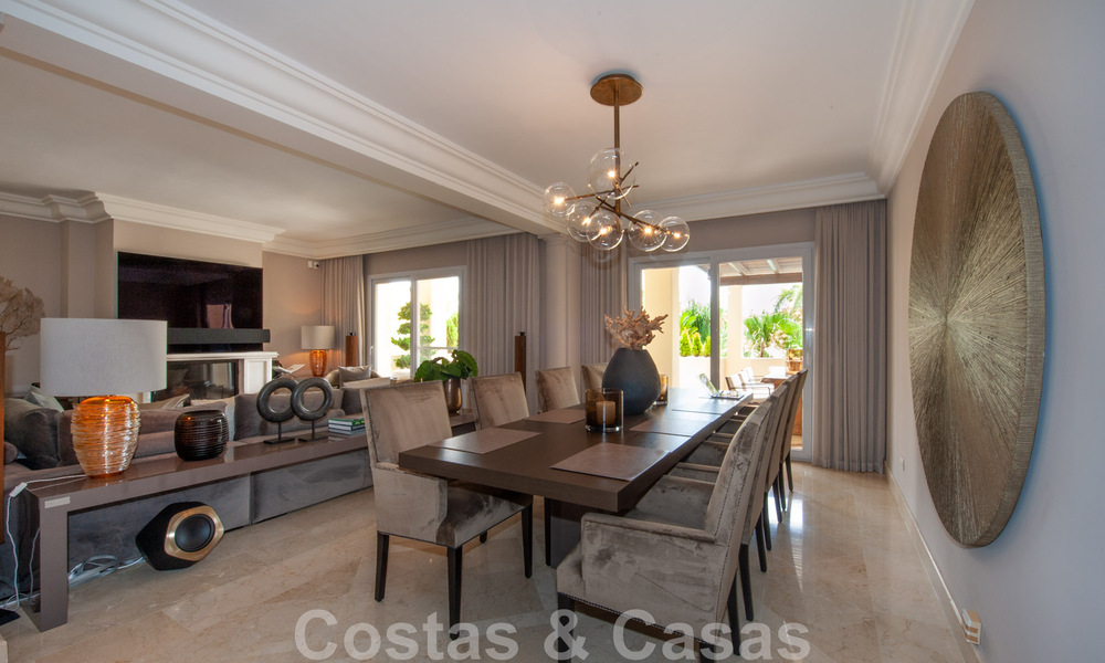 Luxe penthouse te koop in prachtig eerstelijnsgolf resort in Nueva Andalucia, Marbella 42170