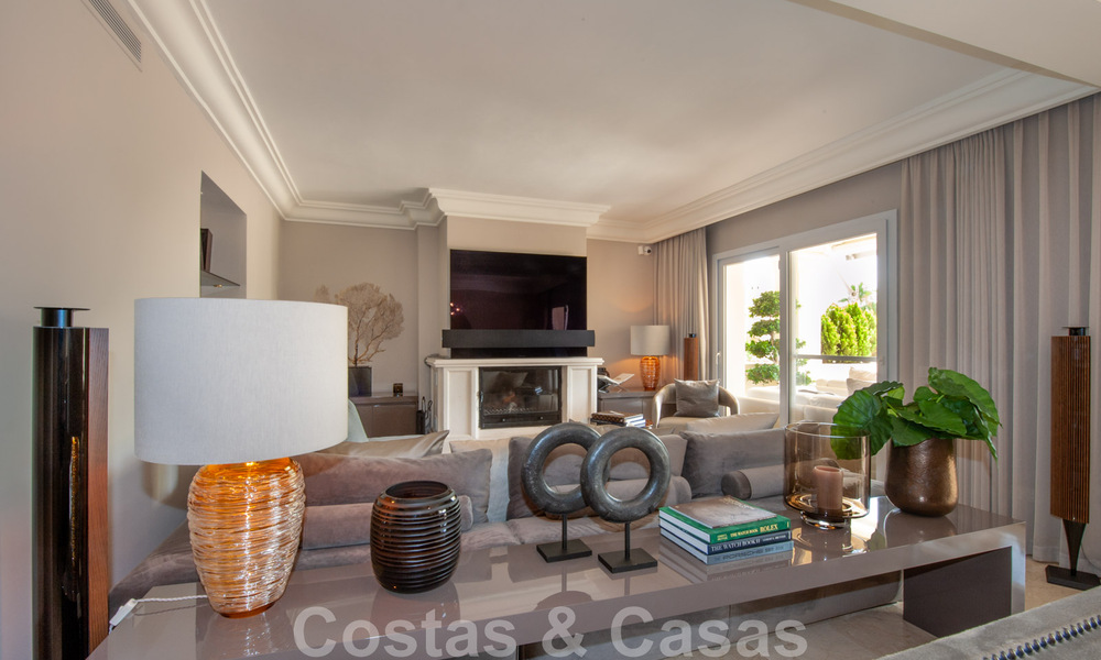 Luxe penthouse te koop in prachtig eerstelijnsgolf resort in Nueva Andalucia, Marbella 42173
