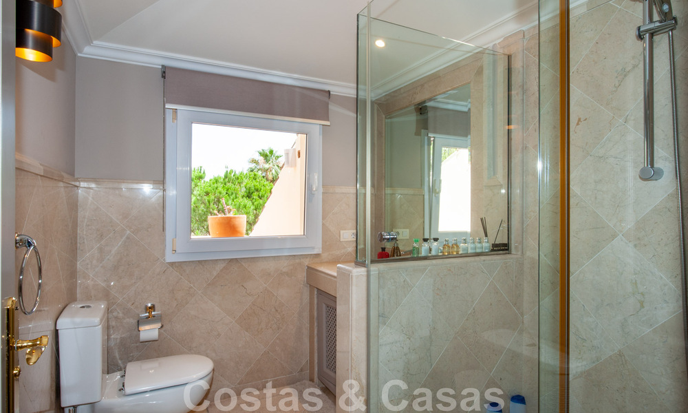 Luxe penthouse te koop in prachtig eerstelijnsgolf resort in Nueva Andalucia, Marbella 42179