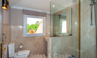Luxe penthouse te koop in prachtig eerstelijnsgolf resort in Nueva Andalucia, Marbella 42179 
