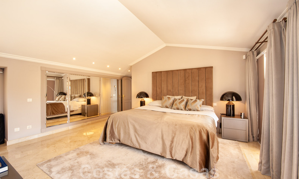 Luxe penthouse te koop in prachtig eerstelijnsgolf resort in Nueva Andalucia, Marbella 42181