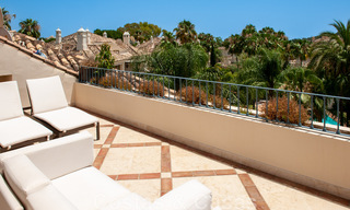 Luxe penthouse te koop in prachtig eerstelijnsgolf resort in Nueva Andalucia, Marbella 42184 