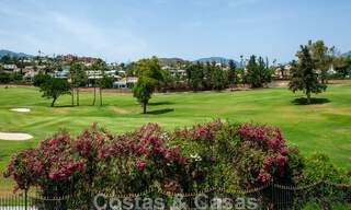 Luxe penthouse te koop in prachtig eerstelijnsgolf resort in Nueva Andalucia, Marbella 42199 