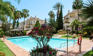 Luxe penthouse te koop in prachtig eerstelijnsgolf resort in Nueva Andalucia, Marbella 42204 