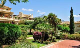 Luxe penthouse te koop in prachtig eerstelijnsgolf resort in Nueva Andalucia, Marbella 42283 