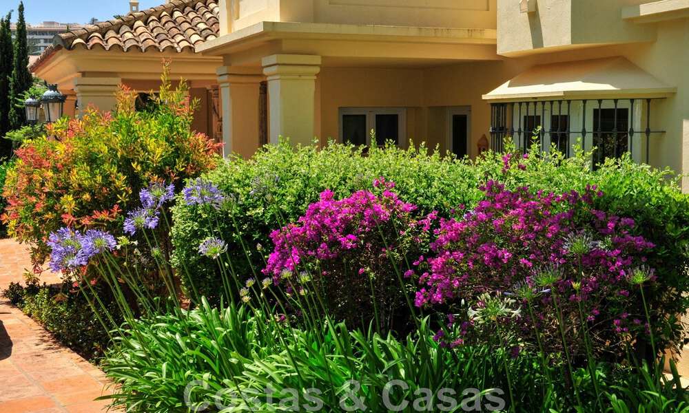 Luxe penthouse te koop in prachtig eerstelijnsgolf resort in Nueva Andalucia, Marbella 42284