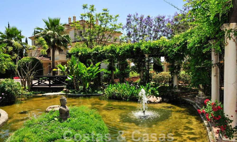 Luxe penthouse te koop in prachtig eerstelijnsgolf resort in Nueva Andalucia, Marbella 42285