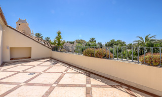 Luxe penthouse te koop in prachtig eerstelijnsgolf resort in Nueva Andalucia, Marbella 51701 