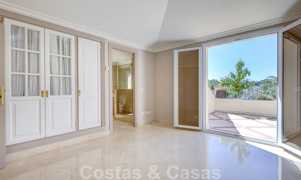 Luxe penthouse te koop in prachtig eerstelijnsgolf resort in Nueva Andalucia, Marbella 51704