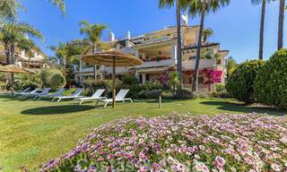 Luxe penthouse te koop in prachtig eerstelijnsgolf resort in Nueva Andalucia, Marbella 51710 