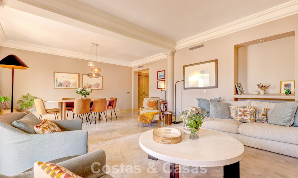 Luxe penthouse te koop in prachtig eerstelijnsgolf resort in Nueva Andalucia, Marbella 796982