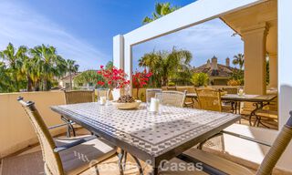 Luxe penthouse te koop in prachtig eerstelijnsgolf resort in Nueva Andalucia, Marbella 796984 