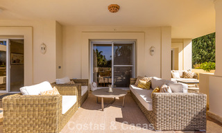Luxe penthouse te koop in prachtig eerstelijnsgolf resort in Nueva Andalucia, Marbella 796987 