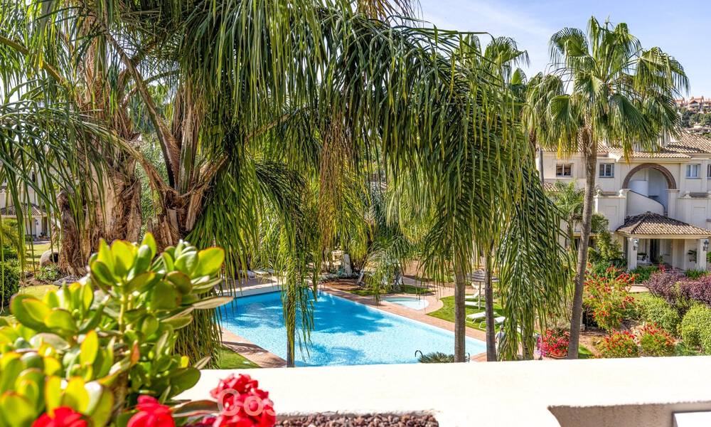 Luxe penthouse te koop in prachtig eerstelijnsgolf resort in Nueva Andalucia, Marbella 796993