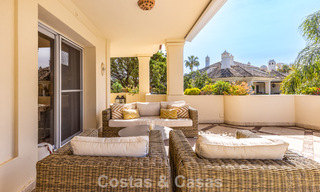 Luxe penthouse te koop in prachtig eerstelijnsgolf resort in Nueva Andalucia, Marbella 796994 