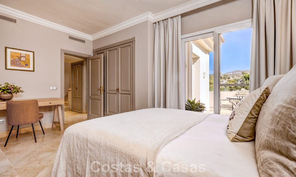Luxe penthouse te koop in prachtig eerstelijnsgolf resort in Nueva Andalucia, Marbella 796997