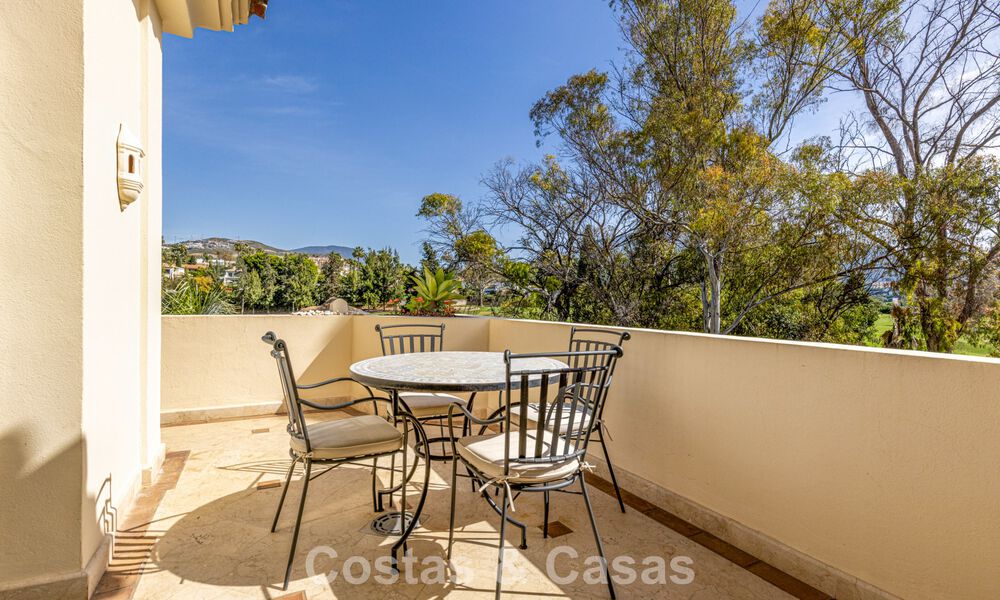 Luxe penthouse te koop in prachtig eerstelijnsgolf resort in Nueva Andalucia, Marbella 797000
