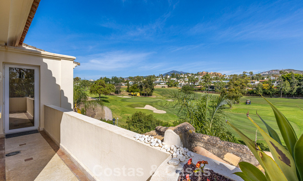 Luxe penthouse te koop in prachtig eerstelijnsgolf resort in Nueva Andalucia, Marbella 797001