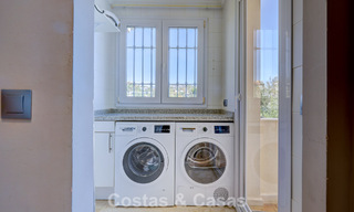 Luxe penthouse te koop in prachtig eerstelijnsgolf resort in Nueva Andalucia, Marbella 797008 
