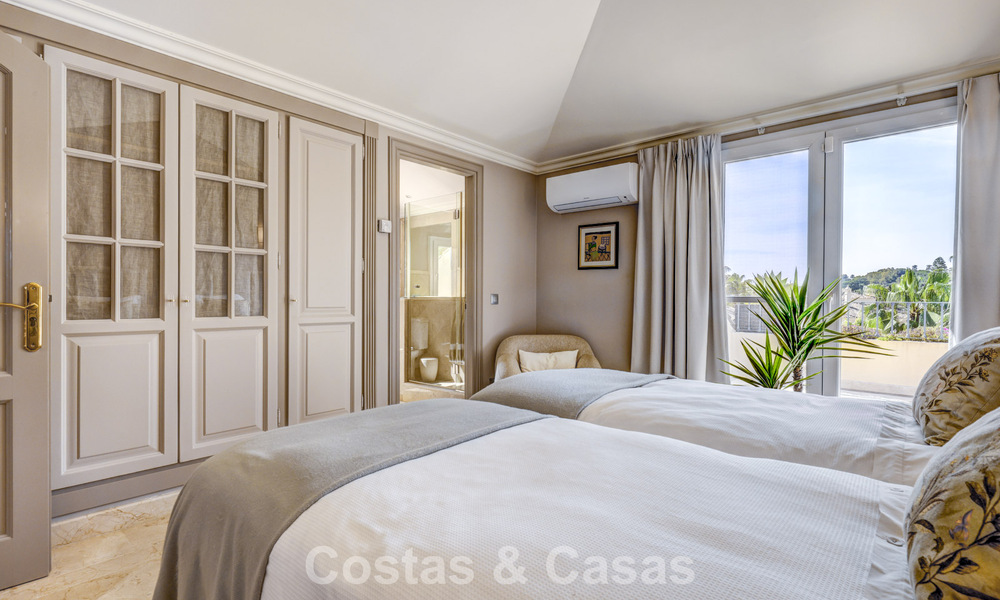 Luxe penthouse te koop in prachtig eerstelijnsgolf resort in Nueva Andalucia, Marbella 797012