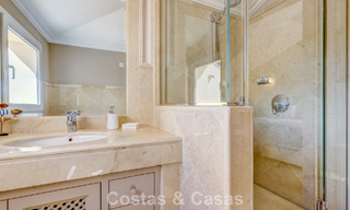 Luxe penthouse te koop in prachtig eerstelijnsgolf resort in Nueva Andalucia, Marbella 797014 