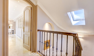 Luxe penthouse te koop in prachtig eerstelijnsgolf resort in Nueva Andalucia, Marbella 797016 