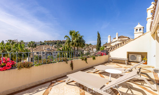 Luxe penthouse te koop in prachtig eerstelijnsgolf resort in Nueva Andalucia, Marbella 797017 