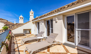 Luxe penthouse te koop in prachtig eerstelijnsgolf resort in Nueva Andalucia, Marbella 797018 